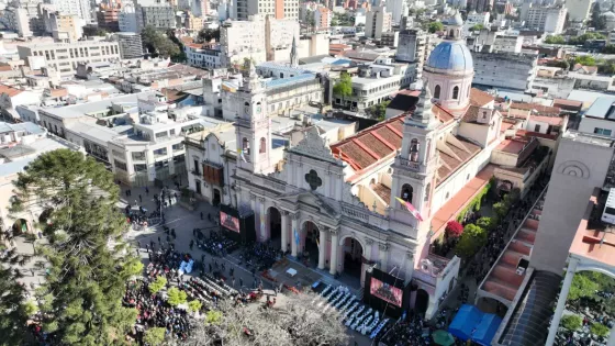 El Gobernador junto a miles de fieles, se unió a la celebración de la solemnidad del Señor del Milagro en el tercer día del Triduo