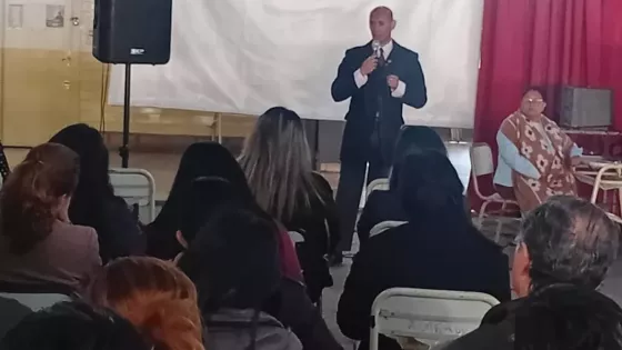 Defensa Civil continúa capacitando a la comunidad educativa en prevención y respuesta ante emergencias 