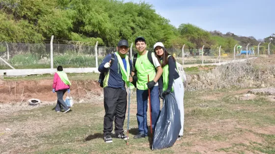 Compromiso colectivo con el ambiente en la jornada “El Dique te necesita” en Cabra Corral