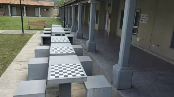 16 personas mayores recibieron las llaves de sus viviendas