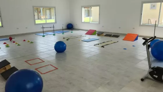 16 personas mayores recibieron las llaves de sus viviendas