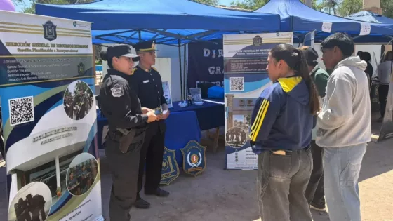 Seguridad expuso las propuestas de formación policial a estudiantes de San Carlos