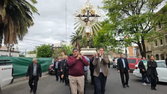 Las imágenes peregrinas del Señor y la Virgen del Milagro visitaron el Ministerio de Seguridad
