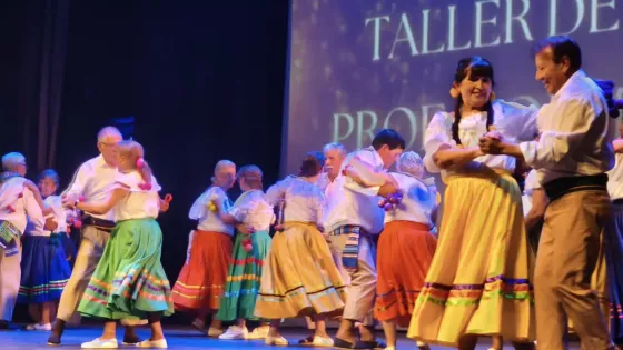 Con una gran convocatoria, la Universidad Abierta de la Tercera Edad realizó su Gala Anual en el Teatro Provincial
