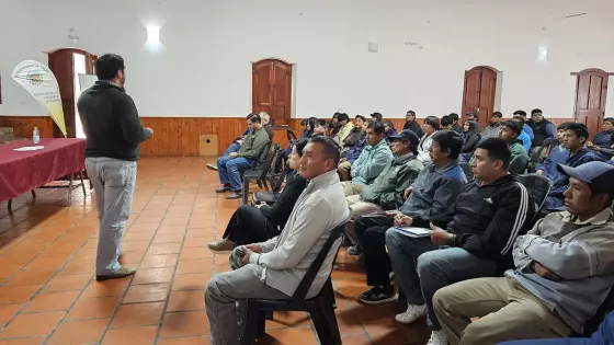 Se abordaron temas referidos a la enfermedad, medidas de control en los animales y recomendaciones a los manipuladores de alimentos locales, orientadas al turismo y gastronomía
