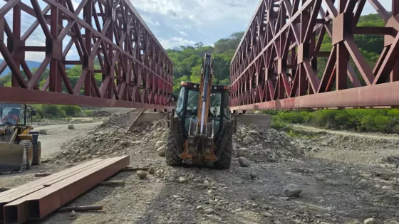 Sáenz anunció que la Provincia continúa el montaje del puente Bailey de Los Toldos
