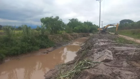 Limpieza de canales y del río Ancho en Cerrillos