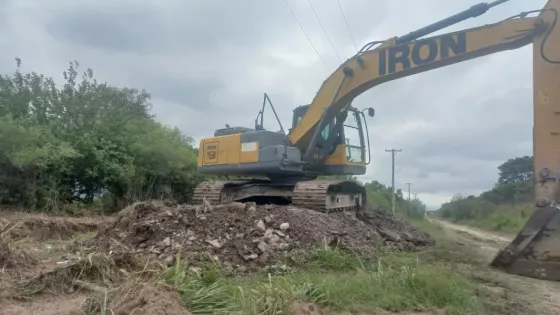 Limpieza de canales y del río Ancho en Cerrillos
