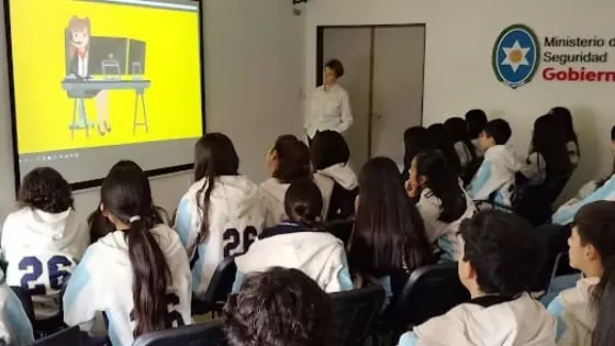 Alumnos de la Escuela Favaloro visitaron el Sistema de Emergencias 9-1-1