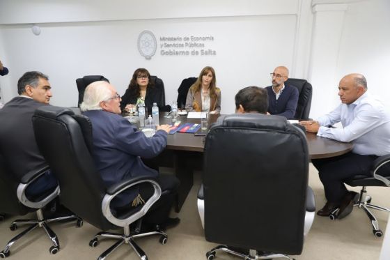 Reunión de funcionarios.