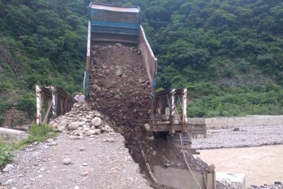 Vialidad realiza trabajos para restituir el tránsito sobre el puente Bailey de Los Toldos