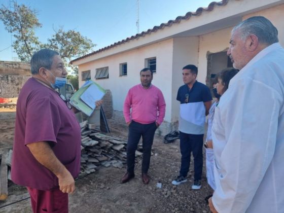 El ministro Esteban supervisó el avance de obra en los hospitales de Rivadavia Banda Sur y La Unión