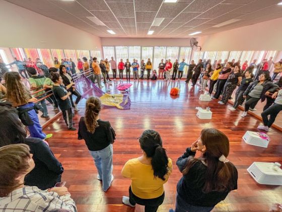 Curso de corporeidad: aprender con color, innovación y movimiento.