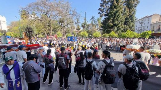 Más de mil estudiantes de las escuelas de formación de la Policía peregrinaron por el Milagro 2024