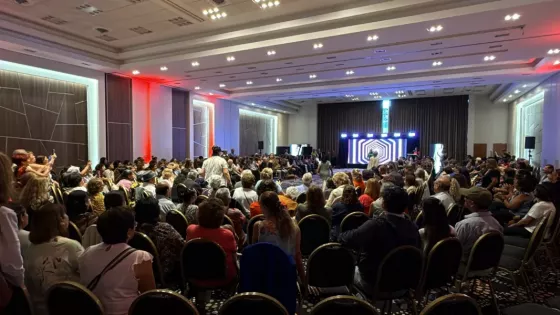 Diseño local y protagonismo de las personas mayores en el Segundo Desfile Provincial