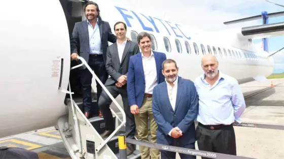 Sáenz destacó la inversión privada y el crecimiento minero en la presentación del avión Dash 8-400 en Salta