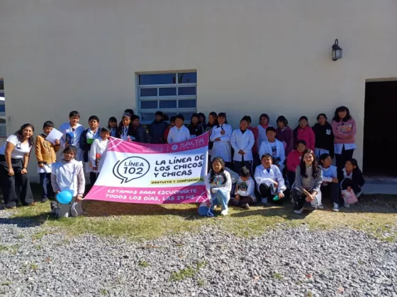 En una escuela al pie del Nevado de Cachi estudiantes conocieron la LÍNEA 10