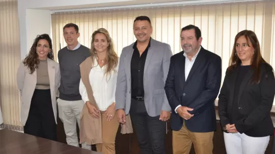 Convenio de finalización de estudios: Educación firmó con la minera Mansfield por sus empleados