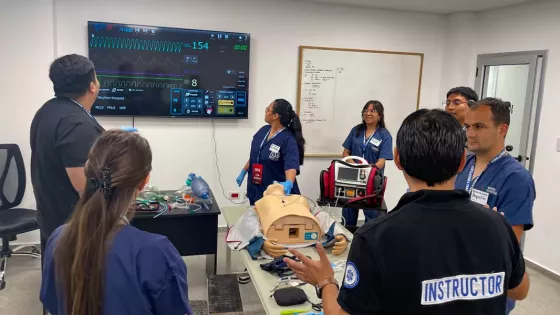 Más de 30 médicos del hospital San Bernardo se capacitaron en soporte vital cardiovascular avanzado