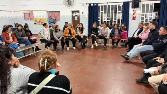 Vecinos de la zona oeste baja plantearon sus inquietudes en un encuentro con el Ministro de Gobierno y Justicia