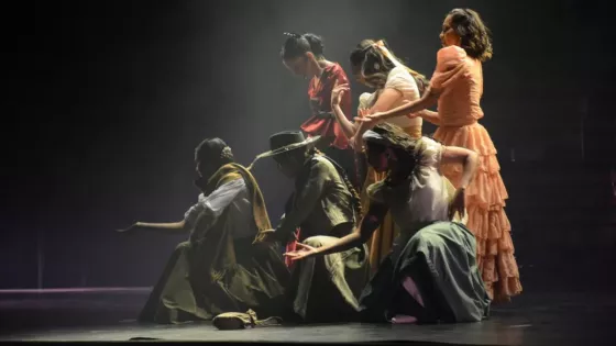 Academias folklóricas se reúnen en el Teatro Provincial para conmemorar la Revolución de Mayo