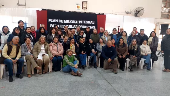 Trabajo interministerial con directivos de escuelas primarias del departamento Anta
