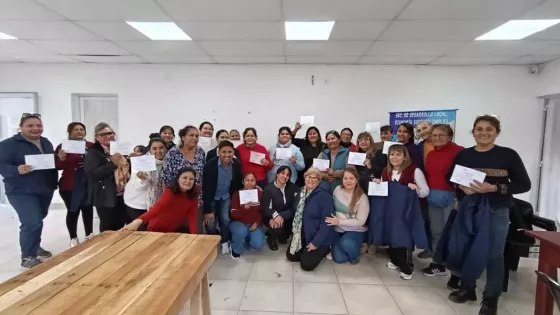 Finalizó la formación en confección de camperas deportivas y termofusión en General Mosconi