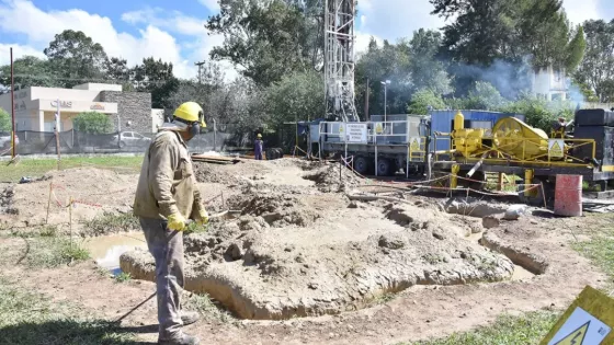 Ejecutan una obra para optimizar el servicio de agua potable en el barrio Pereyra Rozas