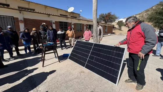 Desarrollo Social impulsó una capacitación sobre uso y mantenimiento de sistemas solares en Chicoana