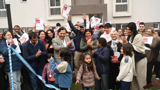 Sáenz entregó 48 departamentos financiados por la Provincia y ya superó las 4.500 viviendas adjudicadas
