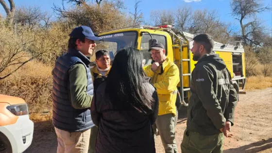 Refuerzan las acciones para contener el incendio forestal en Cafayate