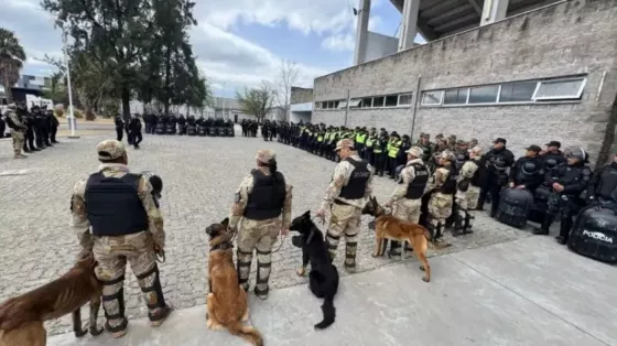 Cobertura de seguridad por el partido entre Centro Juventud Antoniana y Club Atlético Sarmiento de la Banda