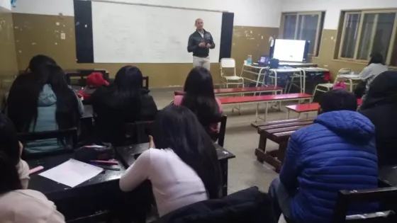 Defensa Civil capacitó a estudiantes secundarios sobre contingencias climáticas y ambientales