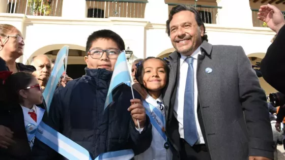 En el Día de la Bandera, Sáenz tomó la promesa de fidelidad a más de 600 alumnos de 4° grado