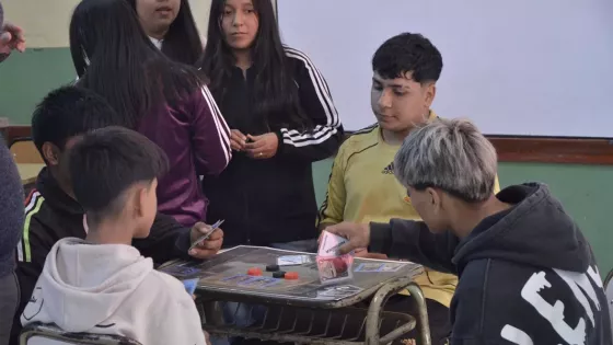 Colegio desarrolló un innovador juego de cartas que vincula a los alumnos con los héroes de la Independencia
