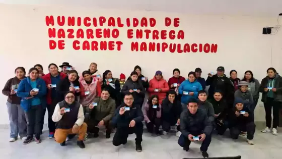 Entregaron carnets de Manipulación Segura de Alimentos a 50 vecinos de Nazareno