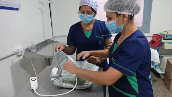 El servicio de diálisis peritoneal del hospital Arturo Oñativia beneficia a pacientes de toda la provincia