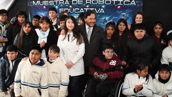 El gobernador Sáenz acompañó a más de 300 alumnos primarios de La Caldera y Vaqueros en la Muestra de Robótica