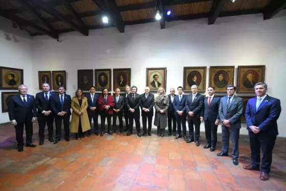 En Tucumán, Sáenz participó de la tradicional Vigilia Patria por el 210° aniversario de la Independencia Argentina