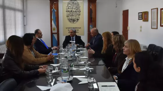 Gobierno, Universidad y la Embajada de Arabia Saudita planifican intercambio académico, tecnológico y cultural