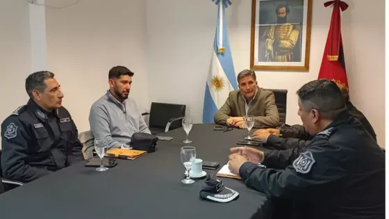 Primera reunión entre las nuevas autoridades de Seguridad y la cúpula policial