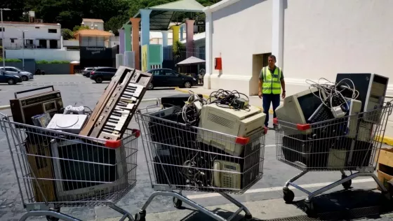 Nuevo operativo de recolección de residuos electrónicos en el shopping Alto NOA