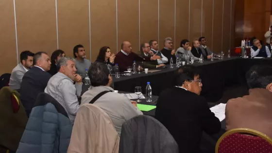 El Gobierno reabrió la mesa paritaria con los gremios estatales