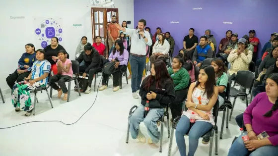 Agentes de Modernización del Estado brindaron un taller de Inteligencia Artificial en Santa Victoria Este