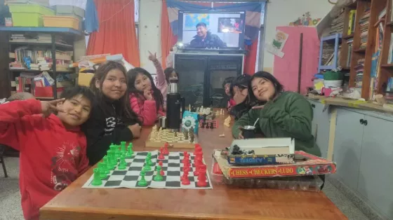 Ajedrez a 3.000 msnm: conectan talleres virtuales en la escuela El Rosal de la Quebrada del Toro