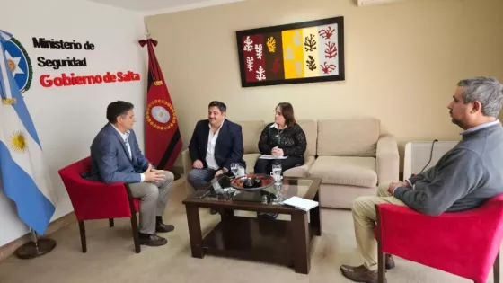 Avanzan en un acuerdo de cooperación entre Seguridad y Migraciones