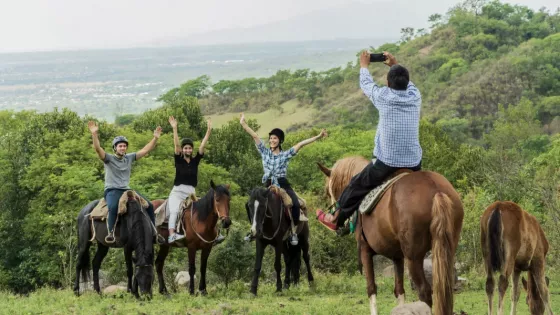 Entre cerros y tradiciones: la magia de descubrir Salta a caballo