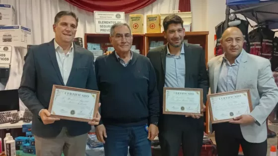 Entregaron elementos informáticos, insumos, y de protección a dependencias policiales de Capital y del Interior