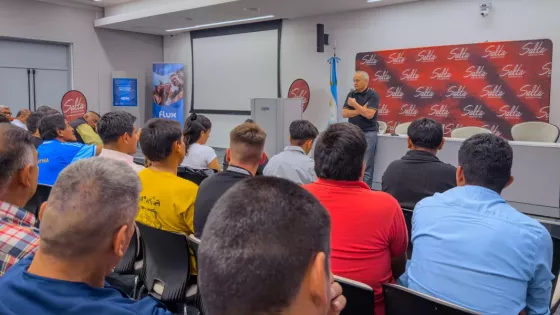 El arbitraje tras el Mundial 2026: Héctor Baldassi brindó una charla magistral en Salta