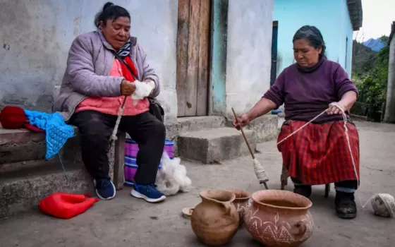 Los Toldos llega al Mercado Artesanal de Salta con una muestra de artesanías de comunidades originarias